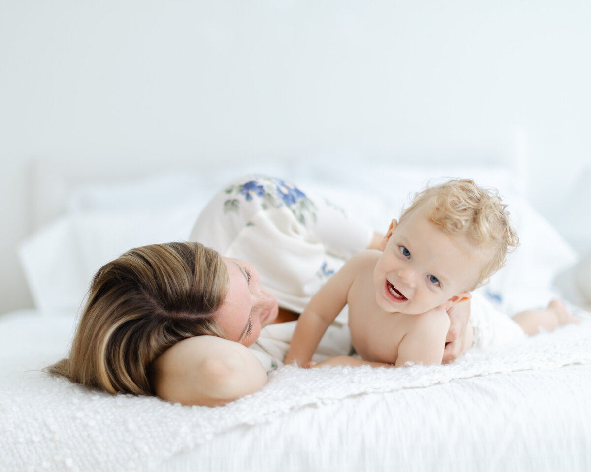 A Philadelphia in-studio maternity portrait session with siblings - 17