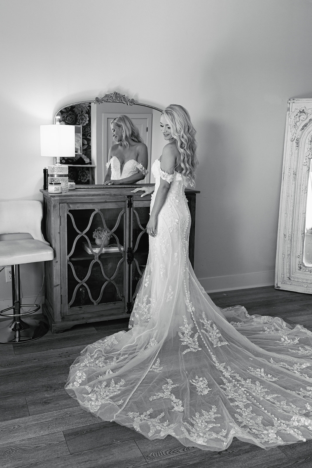 2025-10-11_DykesWeddingPreviews_MollyMurphyPhotography-20