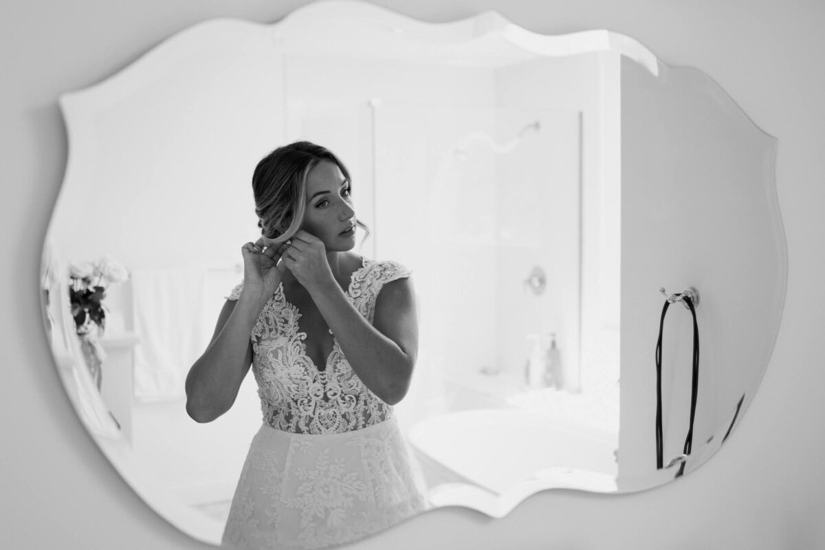 Nichole-Babiez-Photography-Dunham-woods-Geneva-Illinois-Wedding-luxury-editorial-timeless-modern-candid-bride-inspiration-chicago-photographer--15