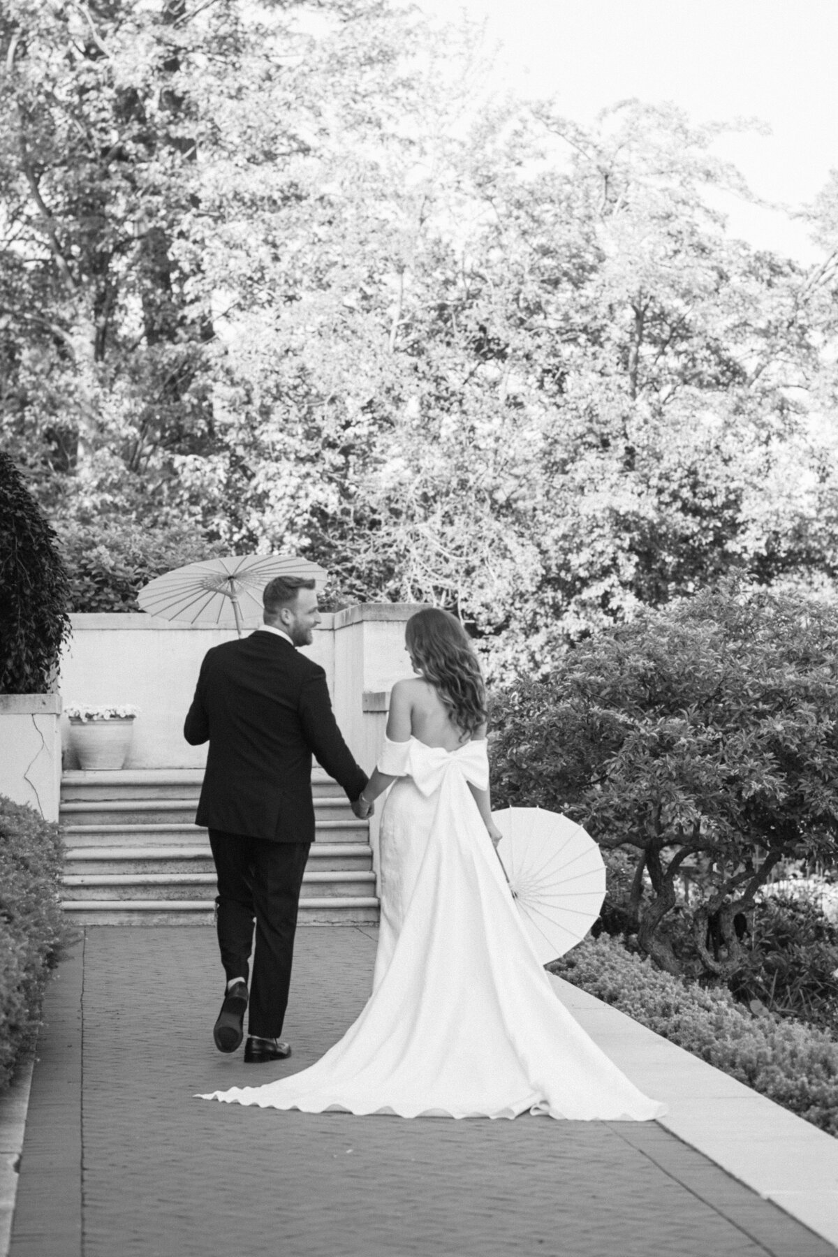 War-memorial-bride-and-groom-cocktailhour-portrait-Jane-Victoria-Photography