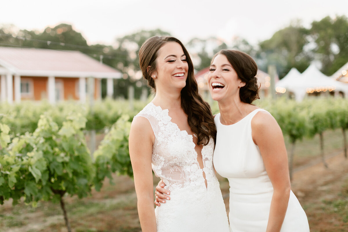 Ashley&Katie-WillowCreekWinery-EmilyWrenPhotography-127
