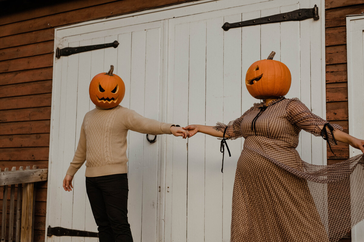 engagement-couple-session-intimate-outdoots-adventurous-high-park-halloween-spooky35