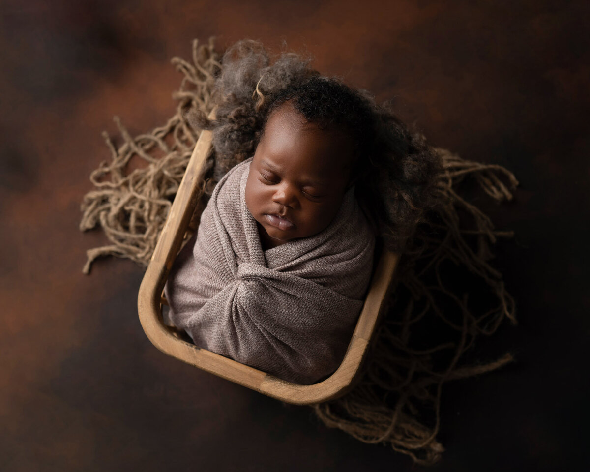 Newborn baby wooden bowl nest setup Lago Vista professional photographer