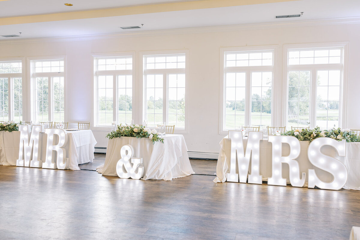 weddingheadtableset up