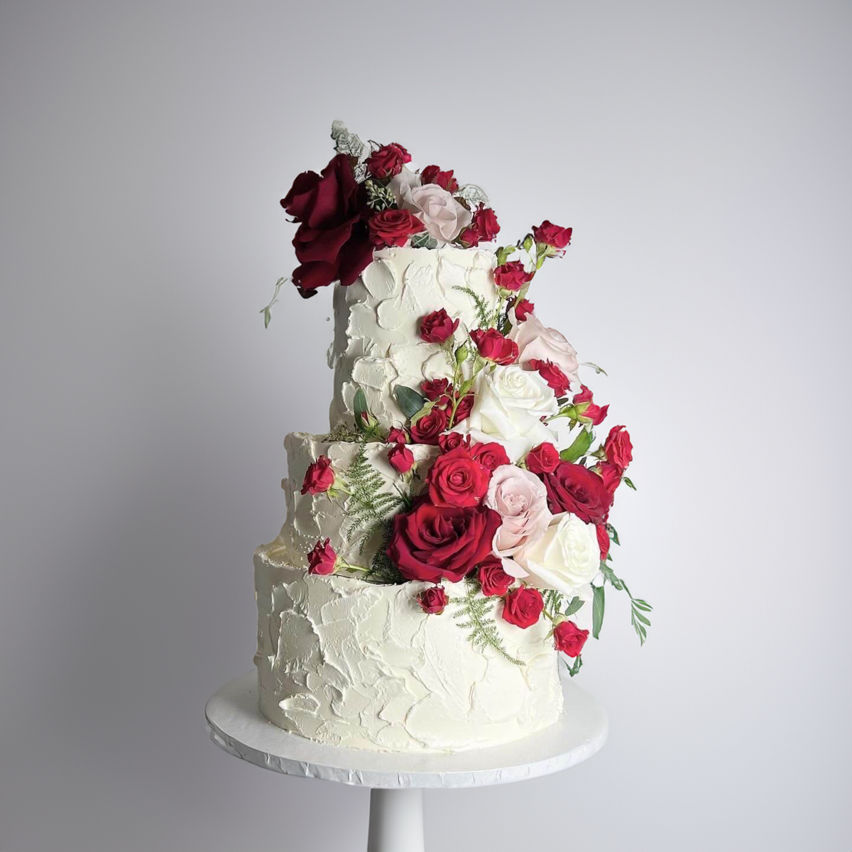HOMEPAGE BB_wedding_cake_buttercream_red_roses3