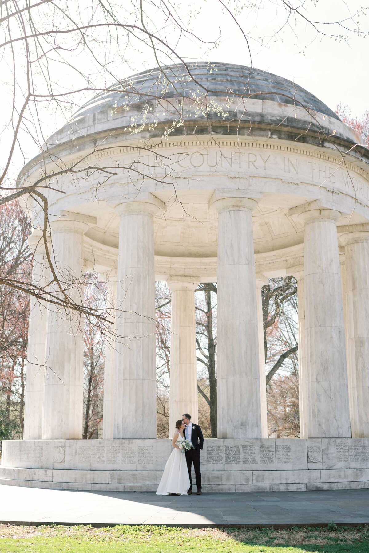bride and groom at washington monument couple portraits DC