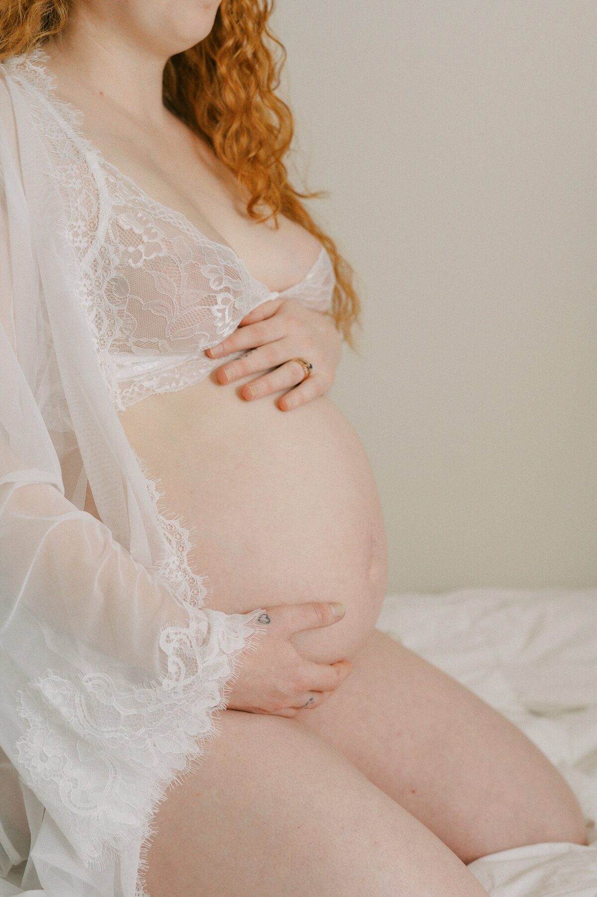 intimate-maternity-boudoir-session-15