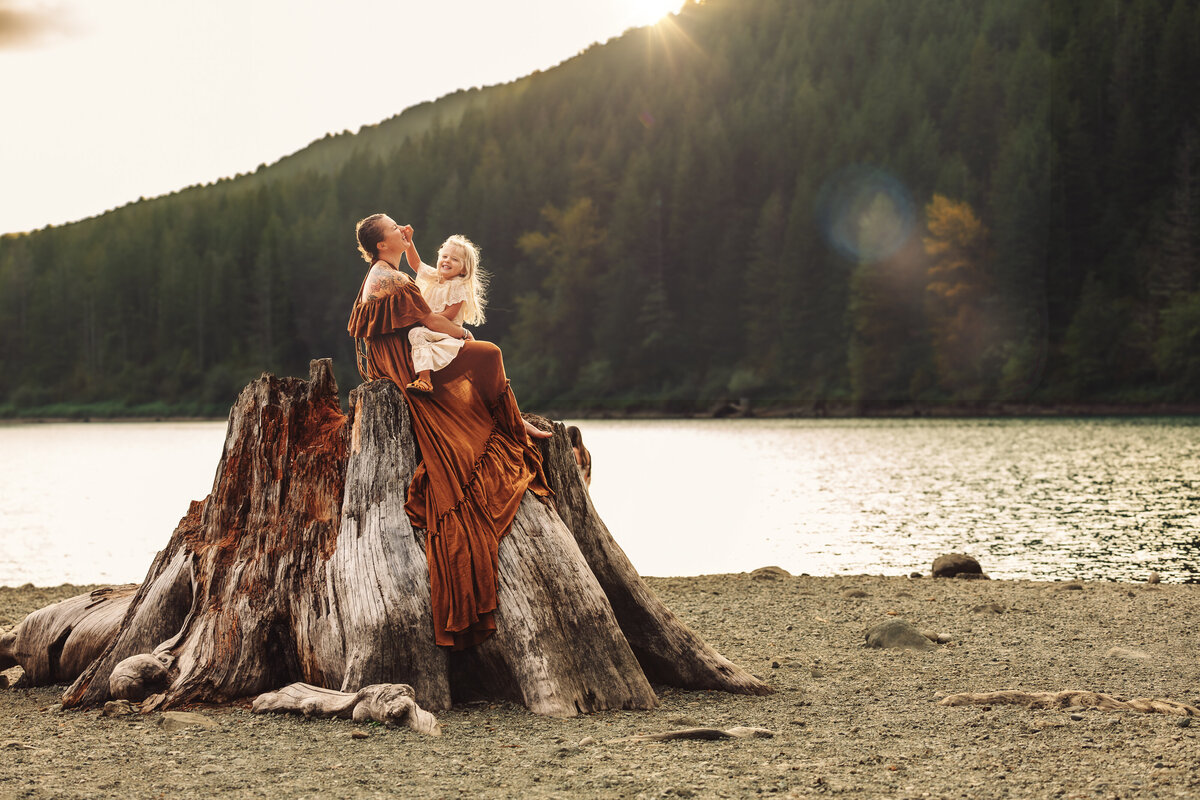 sunset-mountain-lake-mother-daughter