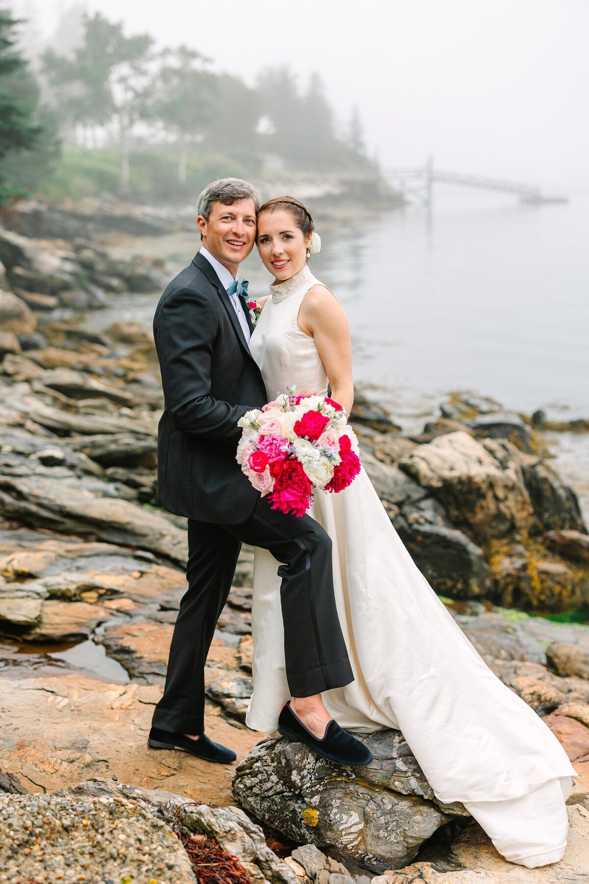 Modern_Black_Tie_Rainy_Summer_Wedding_Spruce_Point_Inn_Maine_Photography_0059