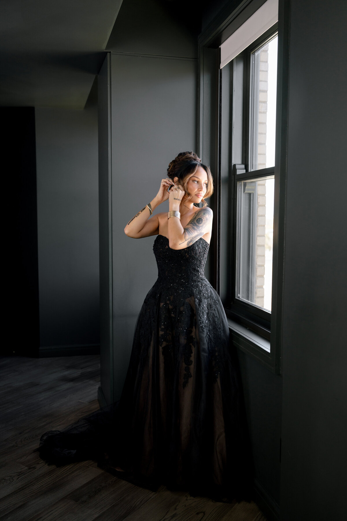 Berlez-Aspen-Avenue-Chicago-Wedding-Photographer- Clementine-Events-Thistle-&-Plume-Shannon-O’Brien-Makeup-Daniela-Kosta-Beauty-Sarabande-The-Robey-Vogue-Magazine-Editorial-Edgy-51