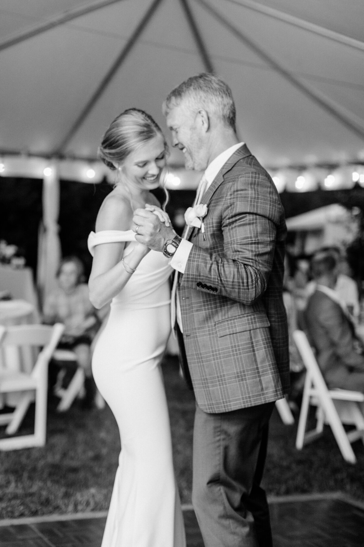 CallieandRyan_FamilyFarm_DC_Wedding_Photographer_Angelika_Johns_Photography-7330