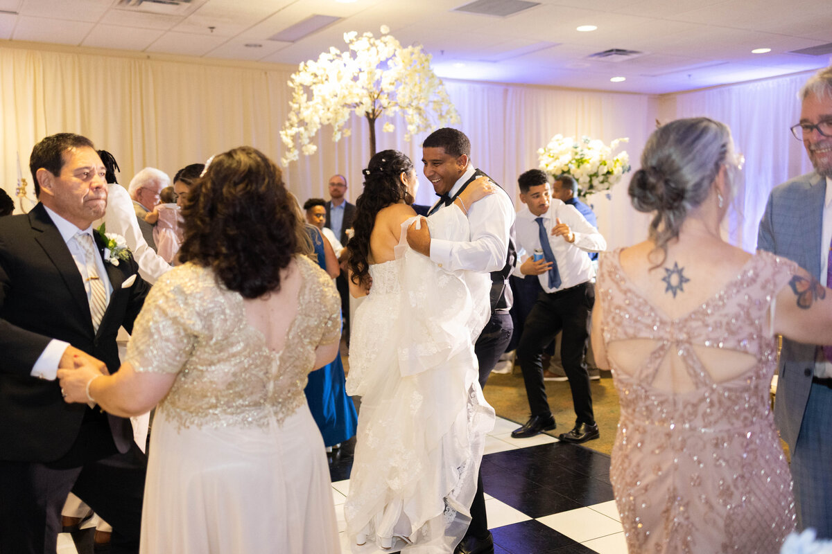 family-dancing-at-National-Infantry-Museum-Amanda-Richardson-Photography