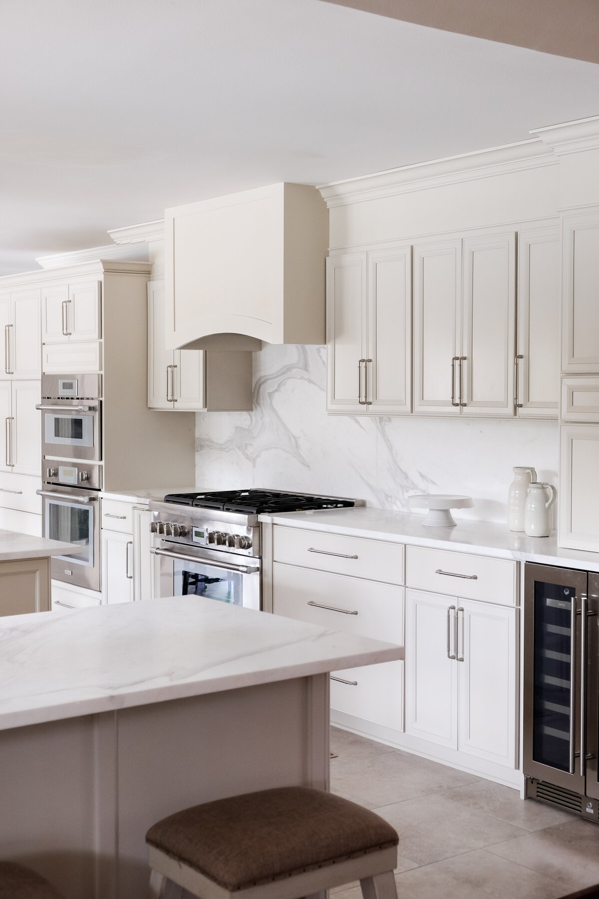 creamy-white-kitchen-reno-new-orleans-lrm-architecural-design-04