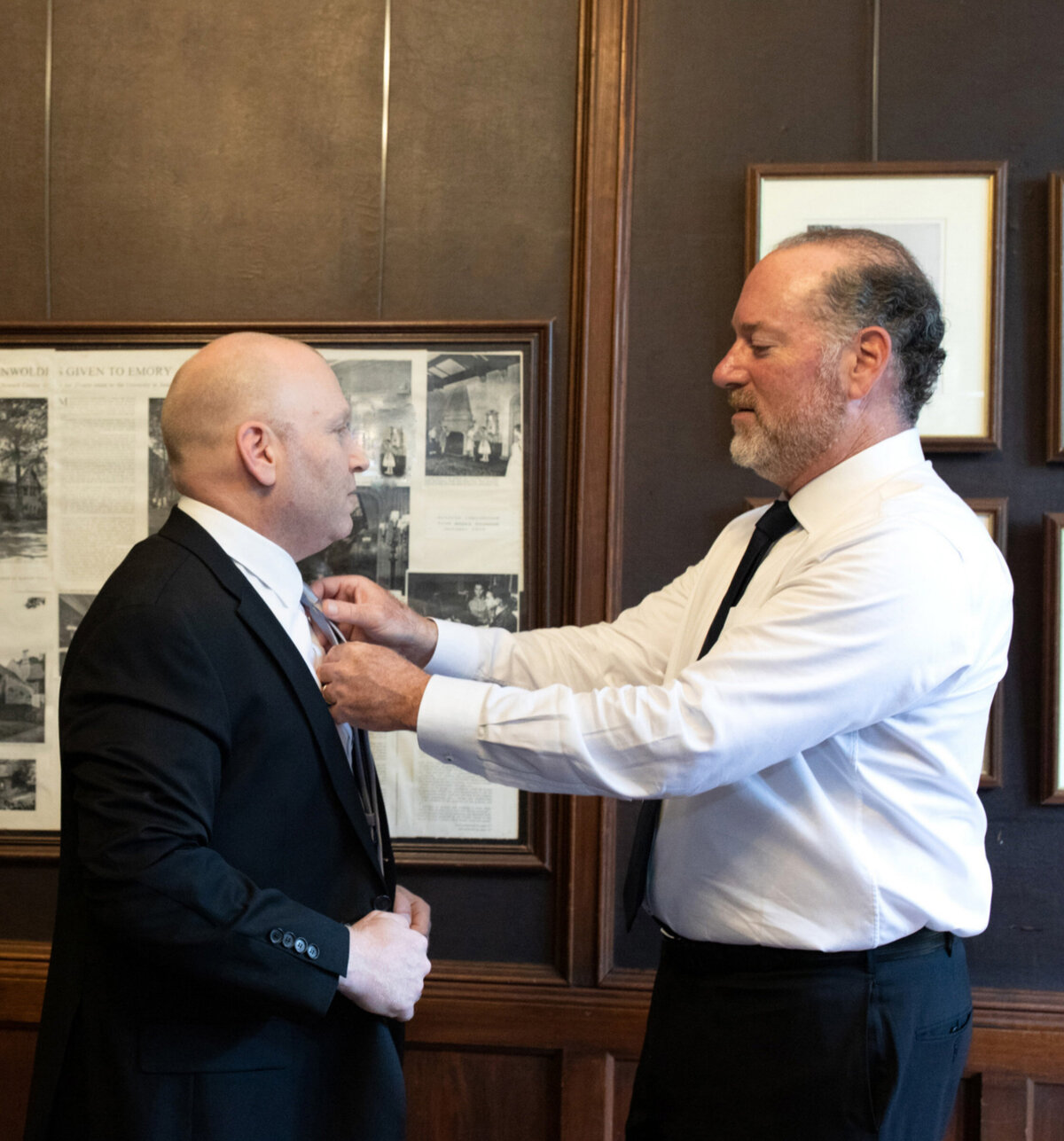 groom-and-best-man-preparation-callanwolde-fine-arts-center (2)