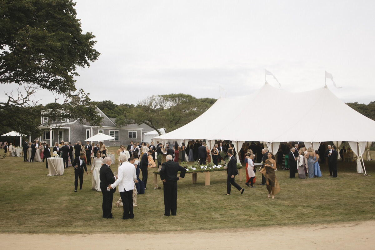 Marthas-vineyard-wedding-planner-kg-events-design-luxury-destination-weddings-private-events-corporate-events-edgartown-ma-event-designer-outdoor-tented-wedding-reception-island-wedding-vogue-wedding-pohogonot-135