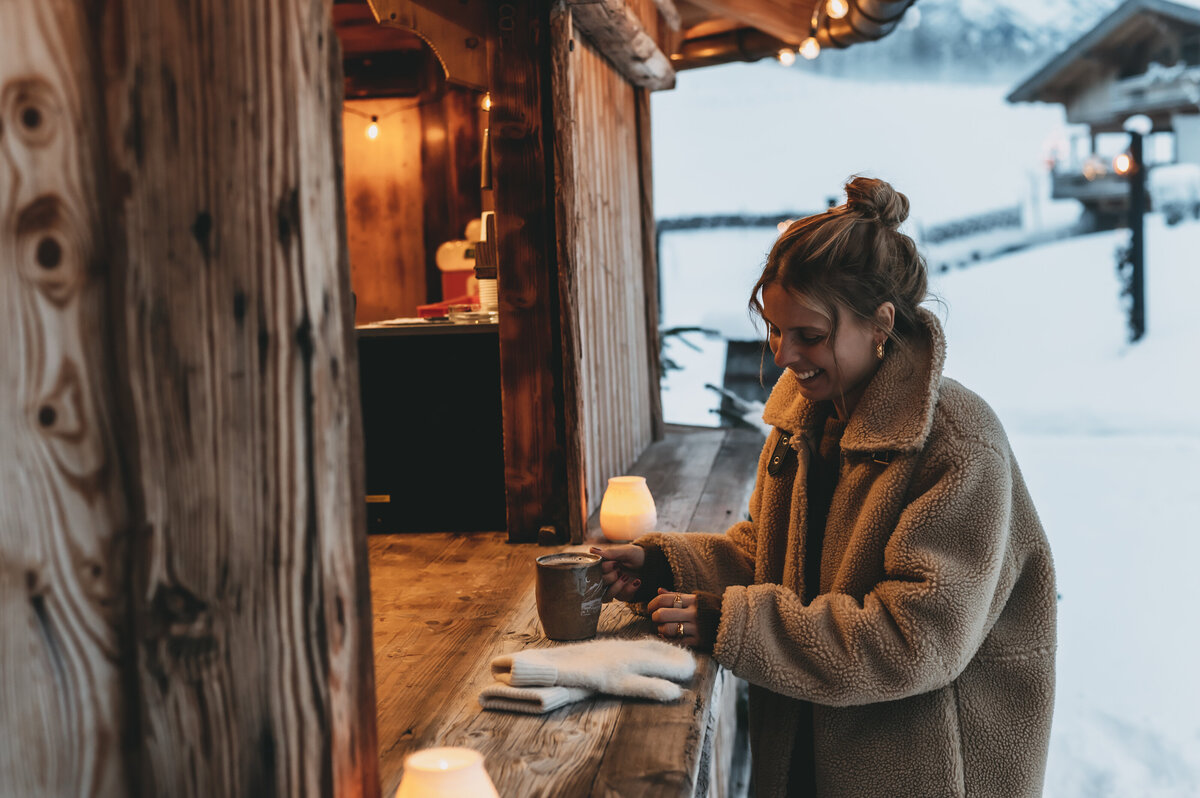 gluehwein-lagerfeuer-jufenalm-winter17