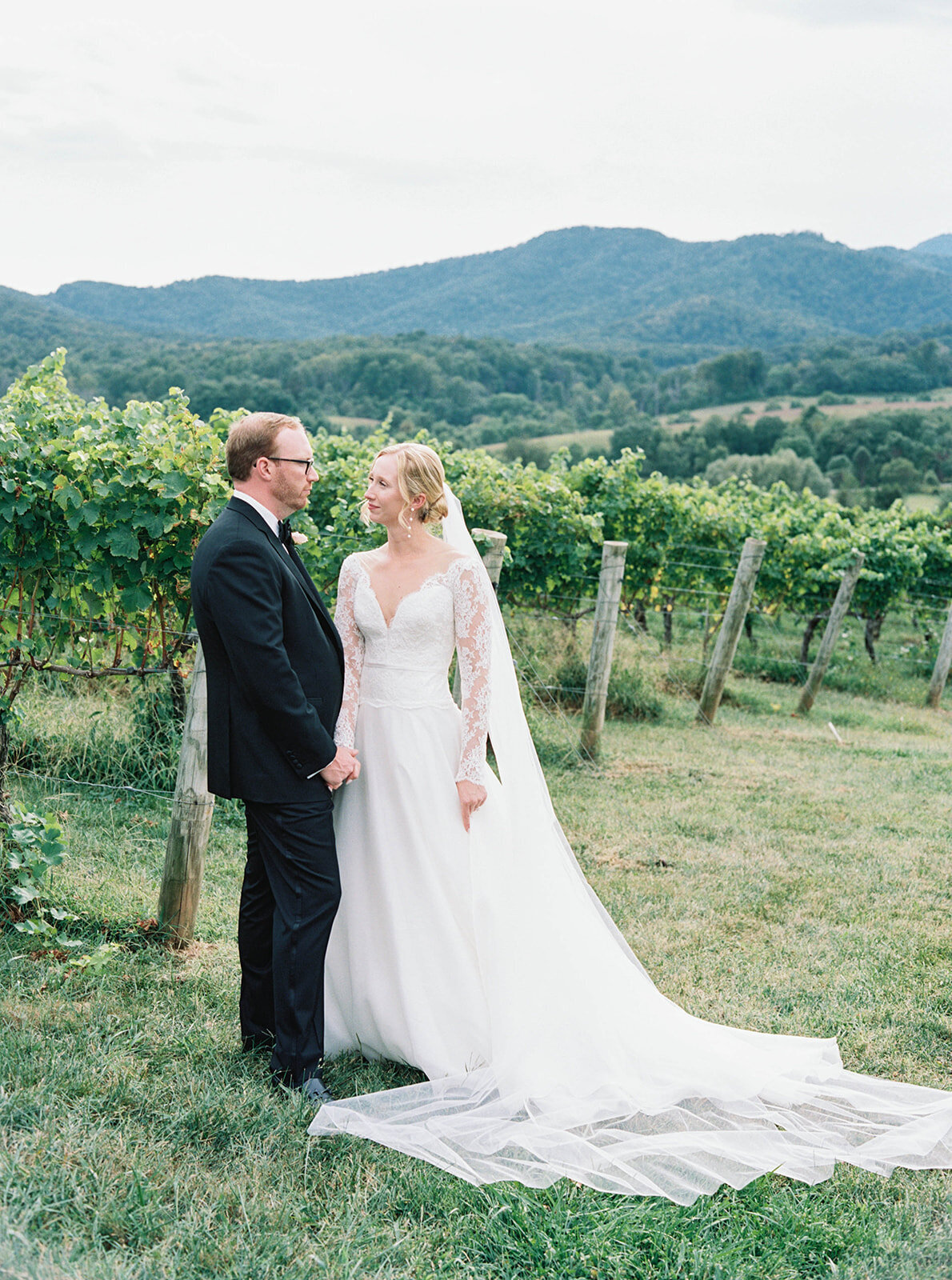 Pippin Hill Wedding Photographer Charlottesville Natalie Jayne Photography-24