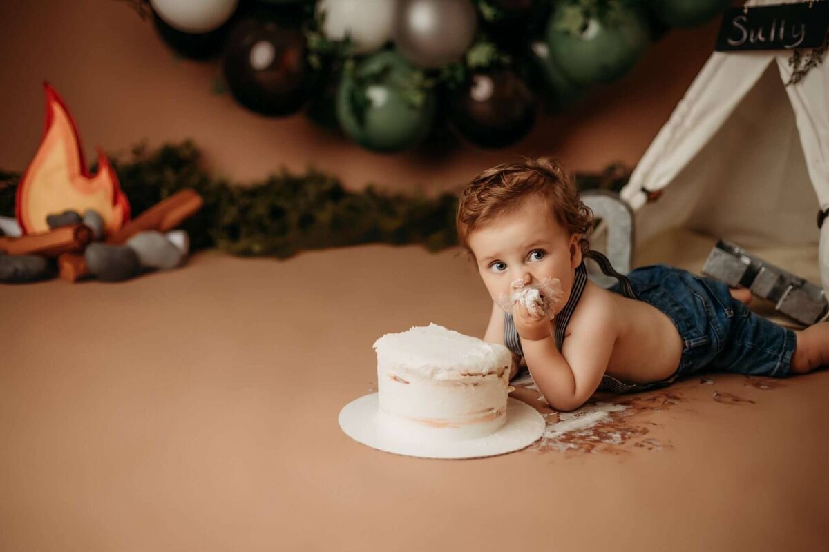 NW Arkansas cake smash photographer, cake smash photography near me, baby birthday photoshoot NW Arkansas