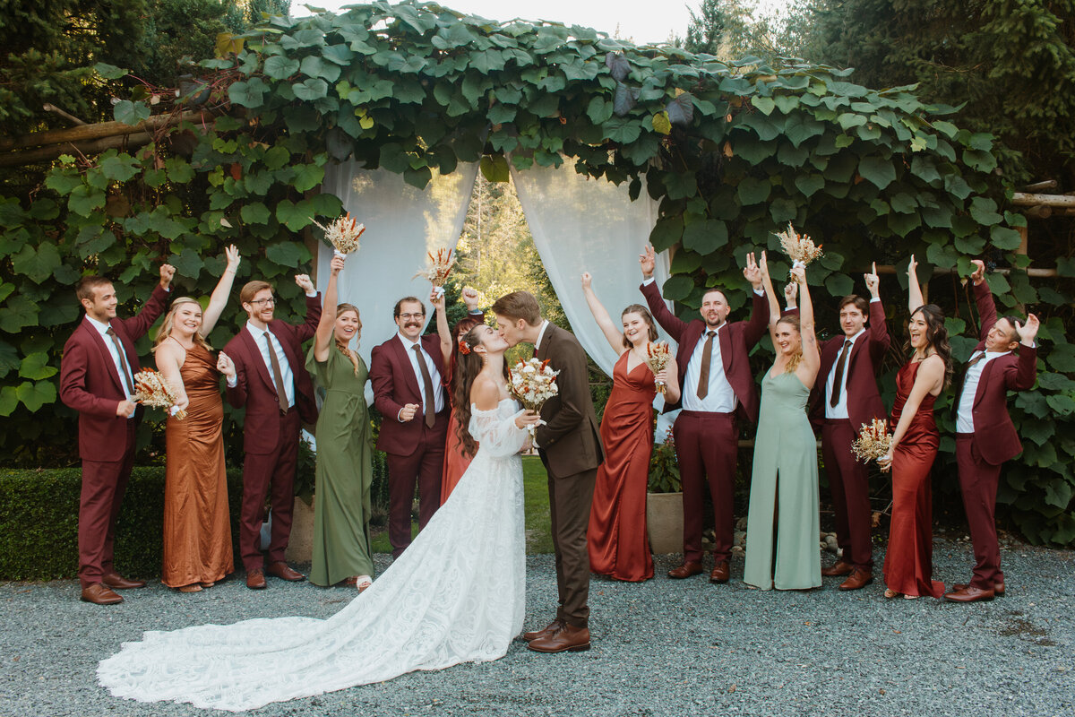 bridal-party-Jardin-del-Sol-documentary-wedding-jennifer-moreno-photography-washington