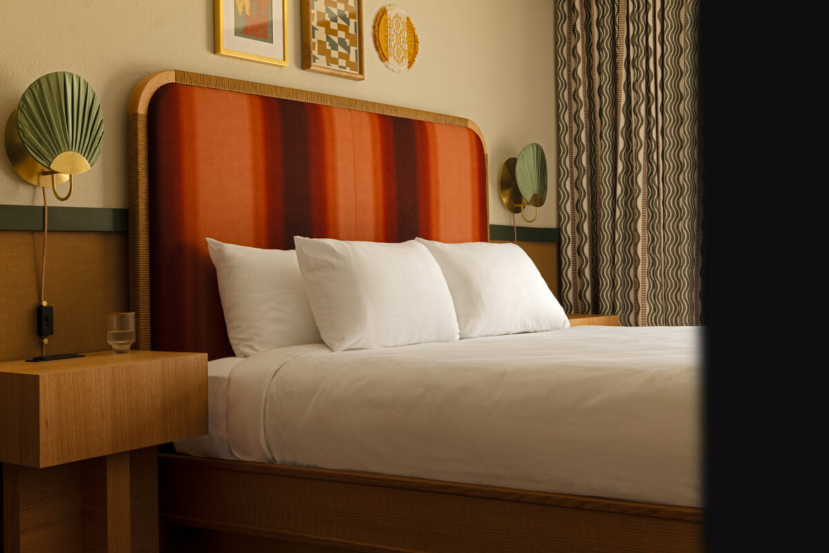 Life-House-Palm-Springs_Hotel-Guestroom-King-Headboard