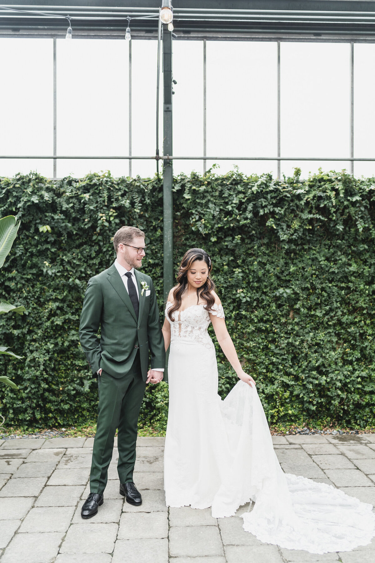 A MAGICAL WINTER PLANTERRA GARDEN WEDDING WITH A GREEN COLOR PALETTE IN WEST BLOOMFIELD, MICHIGAN PROVIDED BY KARI DAWSON PHOTOGRAPHY46