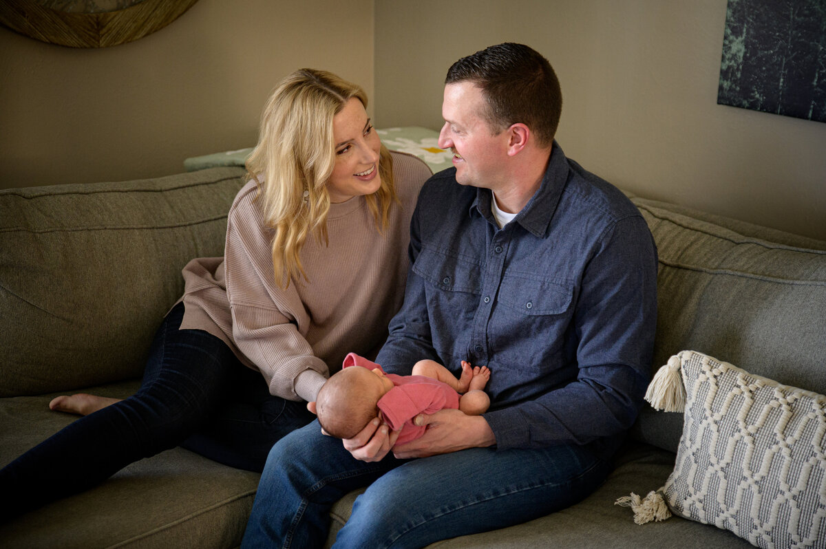 Abbie Potts Photography Green Bay Newborn Photographer Lifestyle Newborn Baby Session_0031