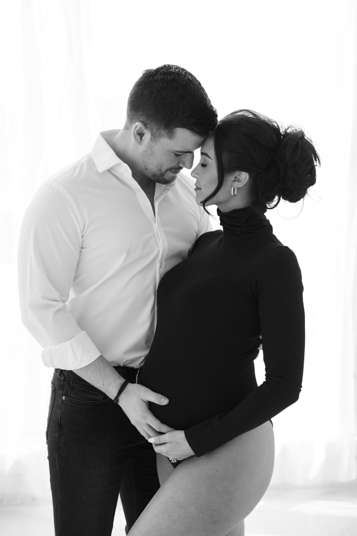 black-white-maternity-editorial-photography-chicago
