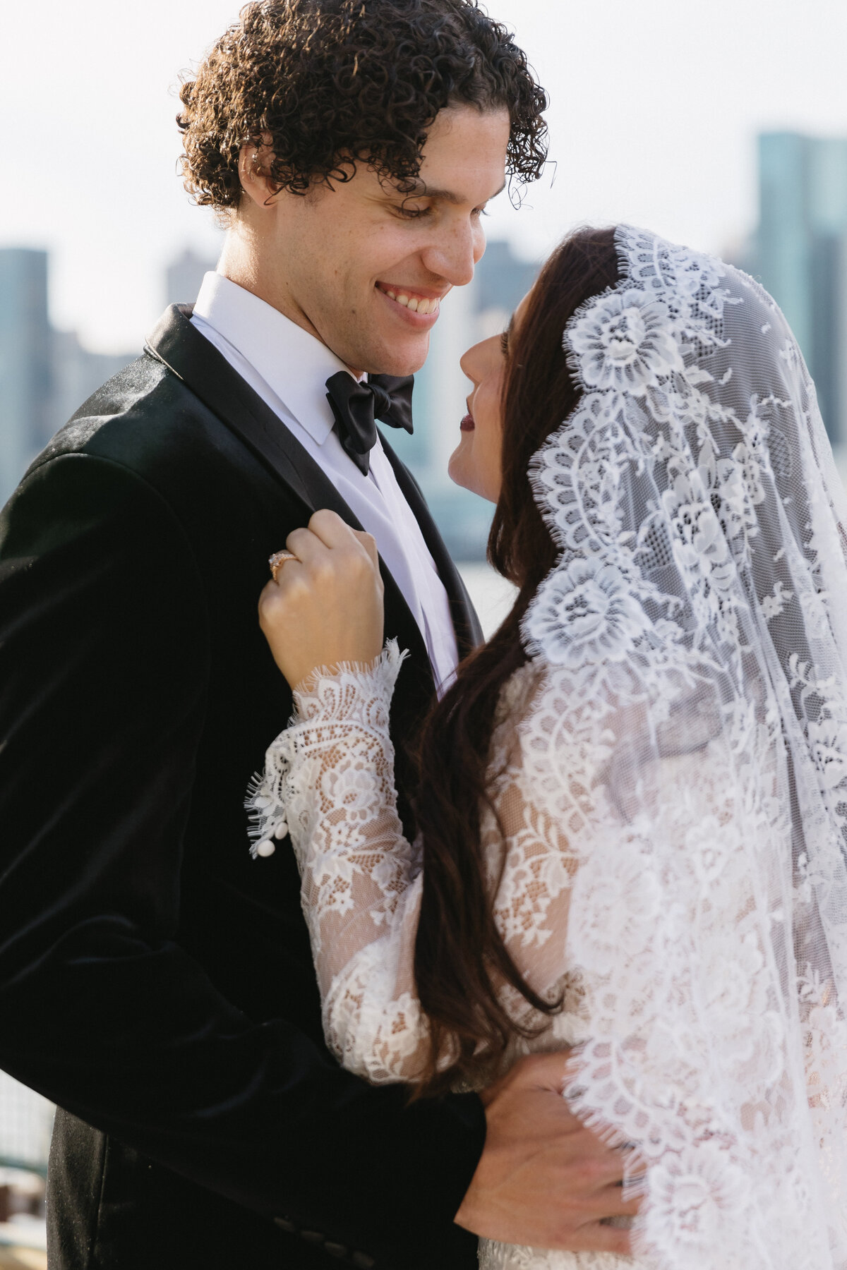 meredith-michel-editorial-wedding-romantic-couple-smiling-skyline