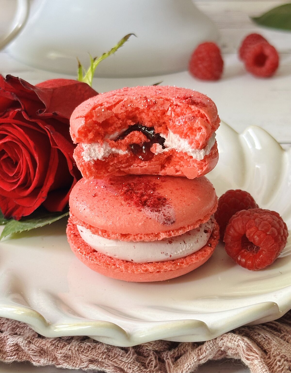 raspberry macarons by the rockabilly baker
