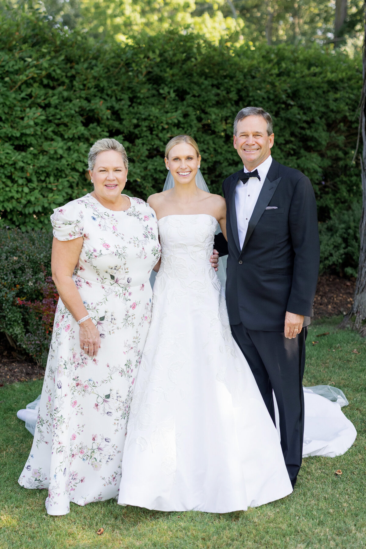 shoreacres-lake-bluff-tent-wedding-by-olivialeigh-50