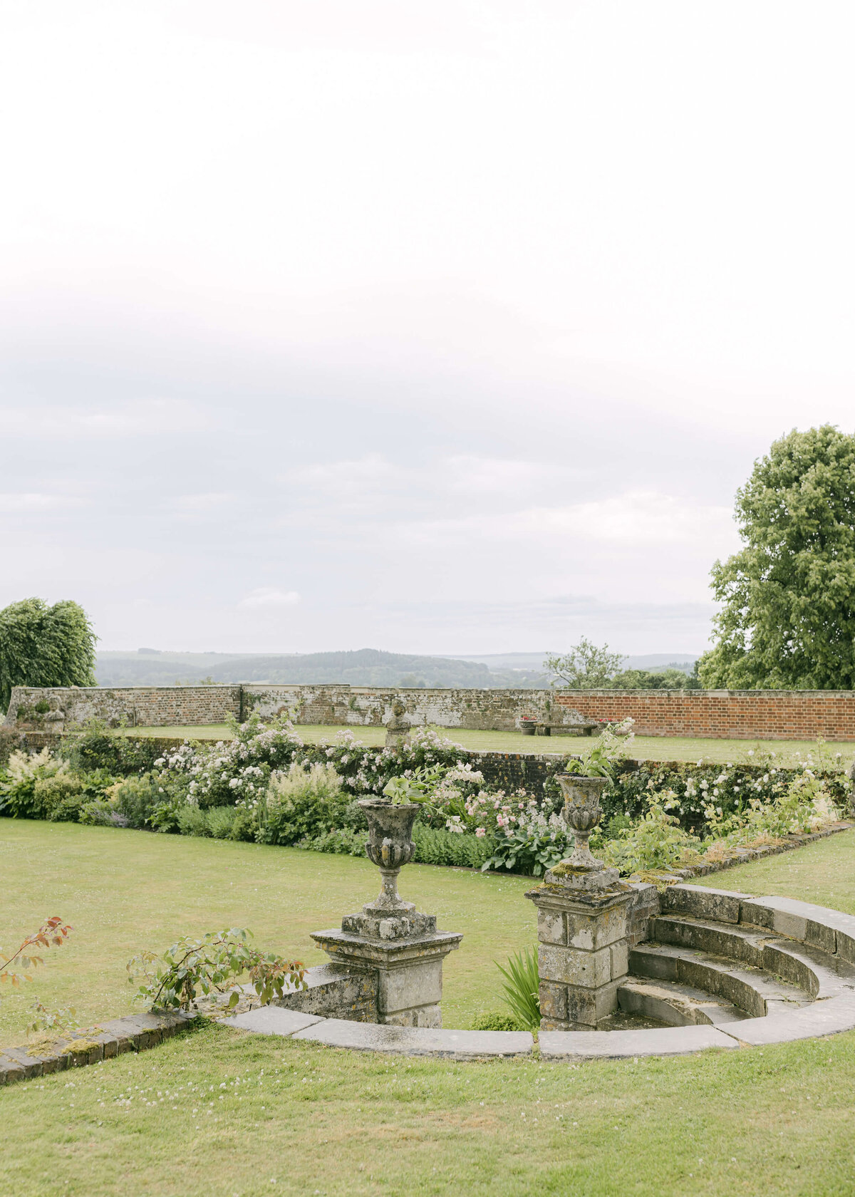 chloe-winstanley-weddings-wiltshire-hatch-house-gardens