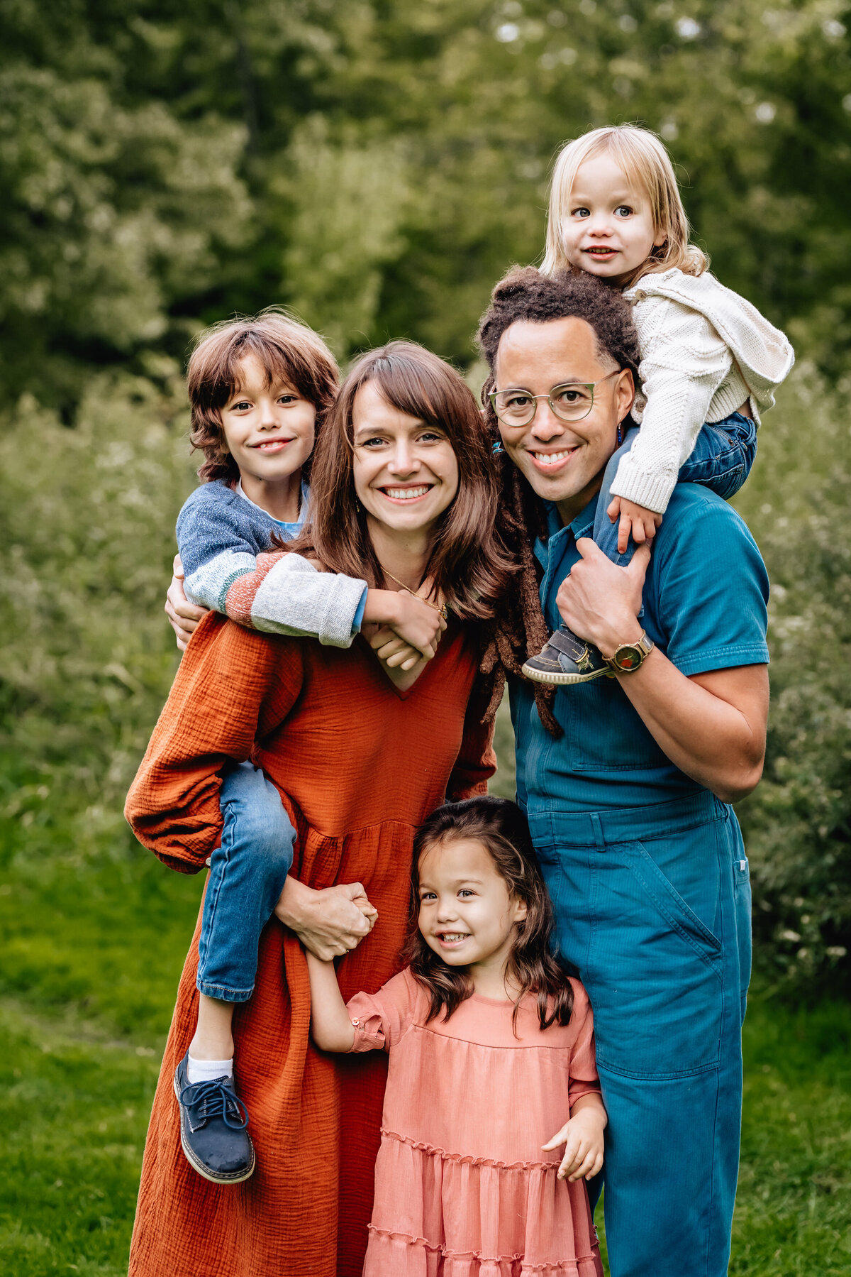 A portrait of two parents and three kids.