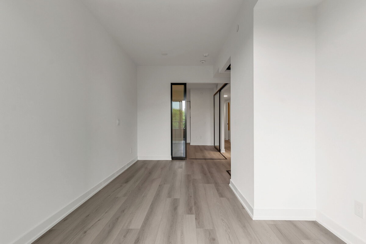 12-web-or-mls-8_003_Living Room