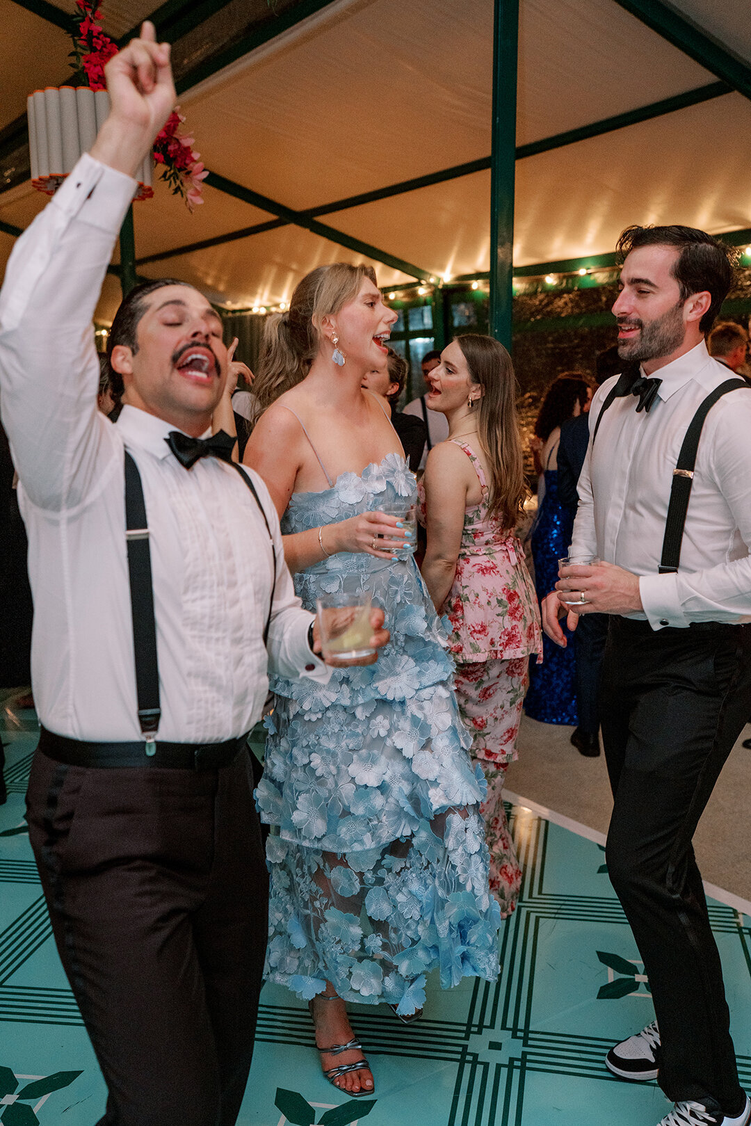 KathleenRob5-3-25GlenstoneGardenVA-VickiGraftonPhotography-1282