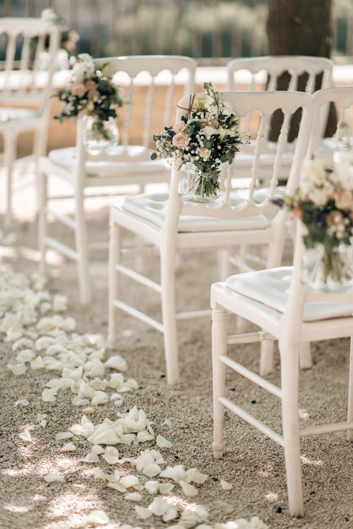 044_Flora_And_Grace_Bastide_De_Gordes_Editorial_Wedding_Photographer-45