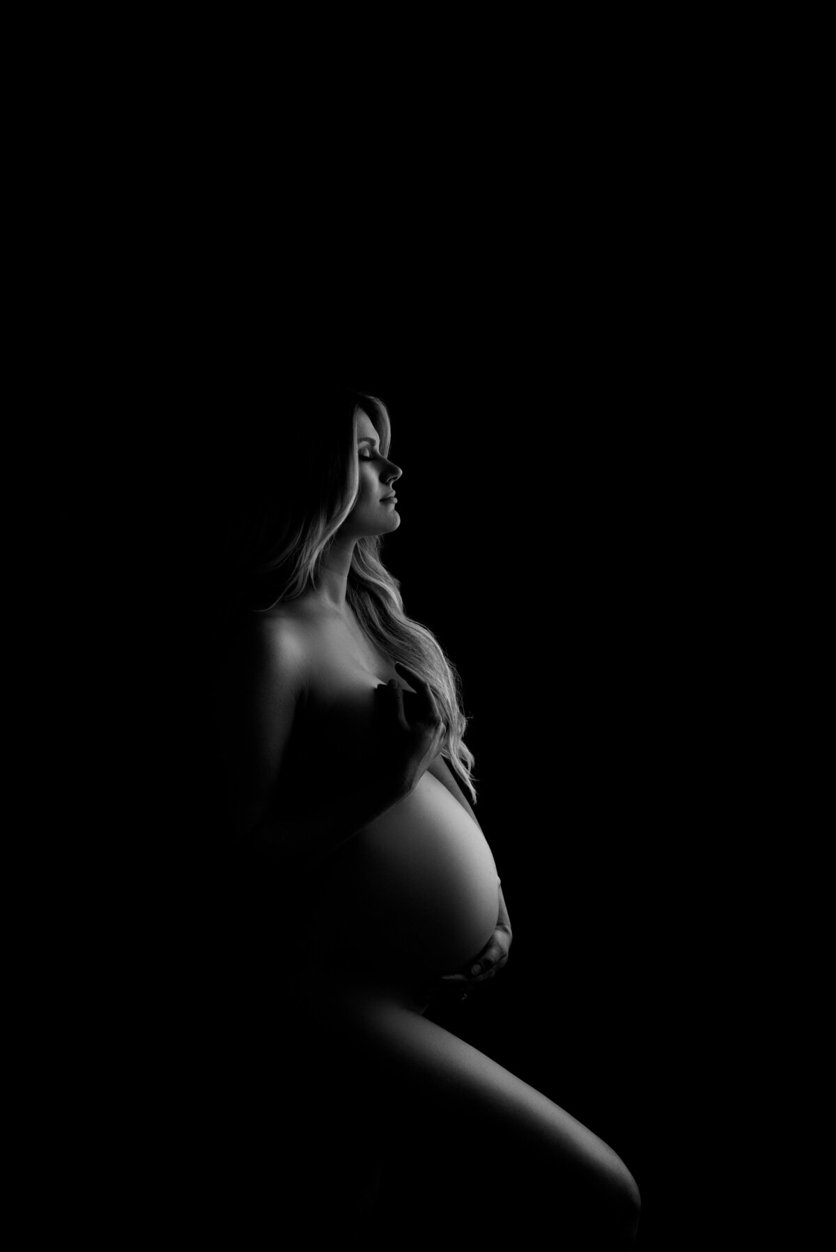 New Jersey's best maternity photographer Katie Marshall captures expectant mom for fine art maternity photos.