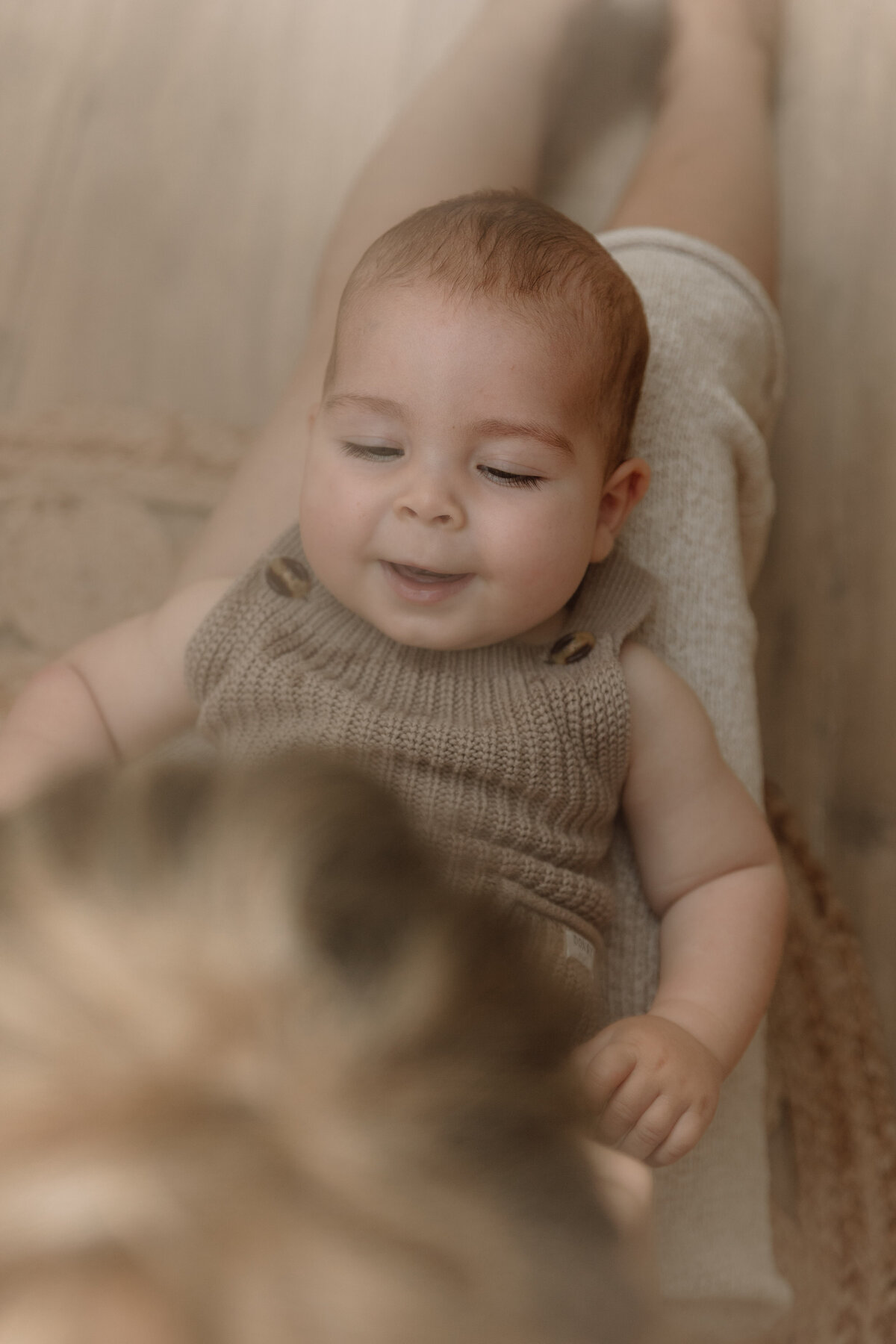newborn fotograaf - gezinsfotograaf - zwangerschapsfotografie - videograaf - Sint-Niklaas - Pictures by Jess - Mama en baby shoot - borstvoeding