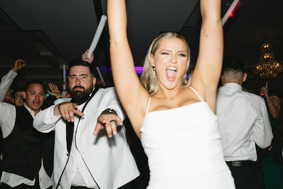 bride-and-groom-on-the-dance-floor-ct-wedding