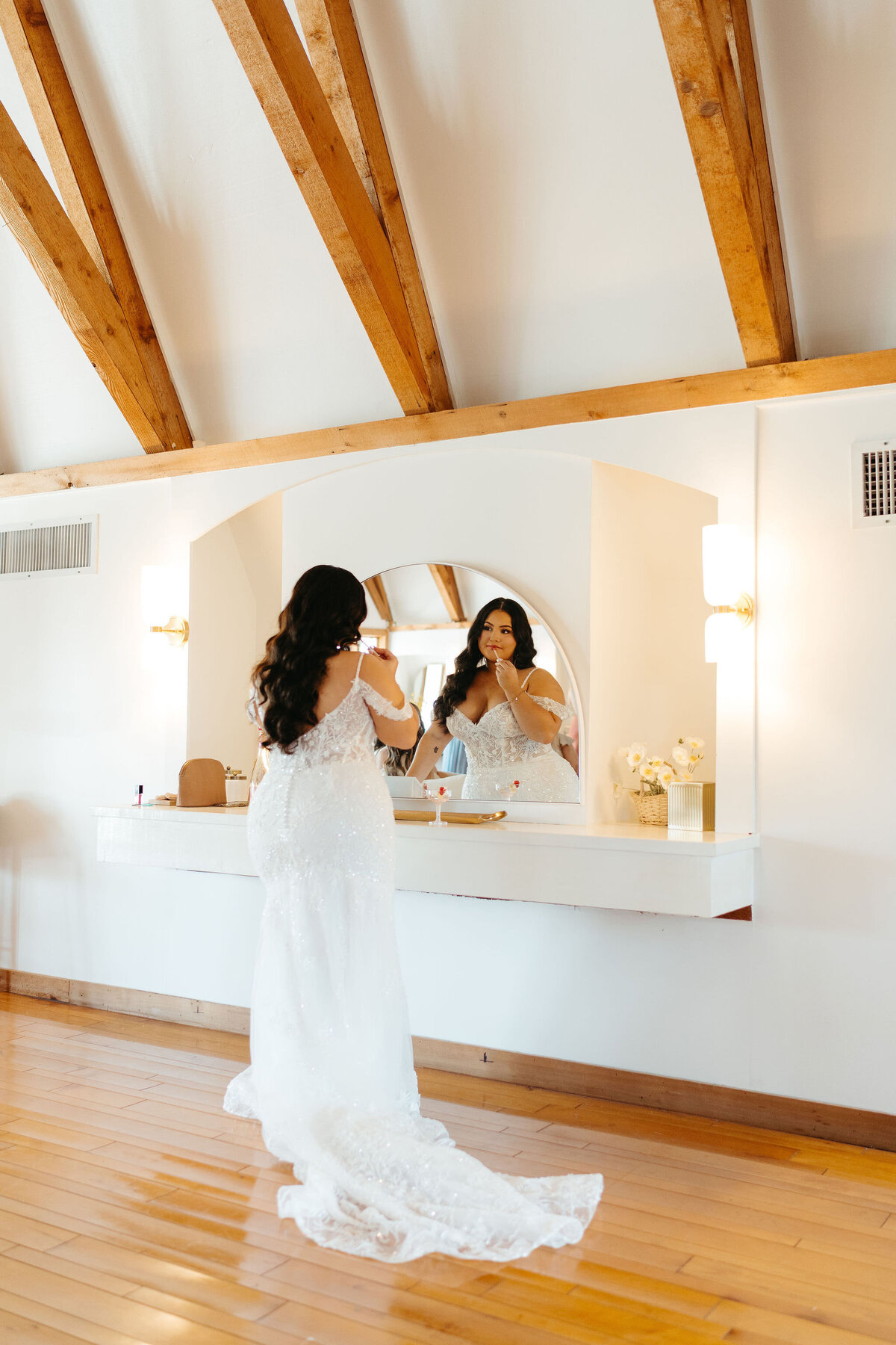 Bride getting ready in the modern bridal suite at Uliana Estate, Lakeland’s romantic wedding venue.