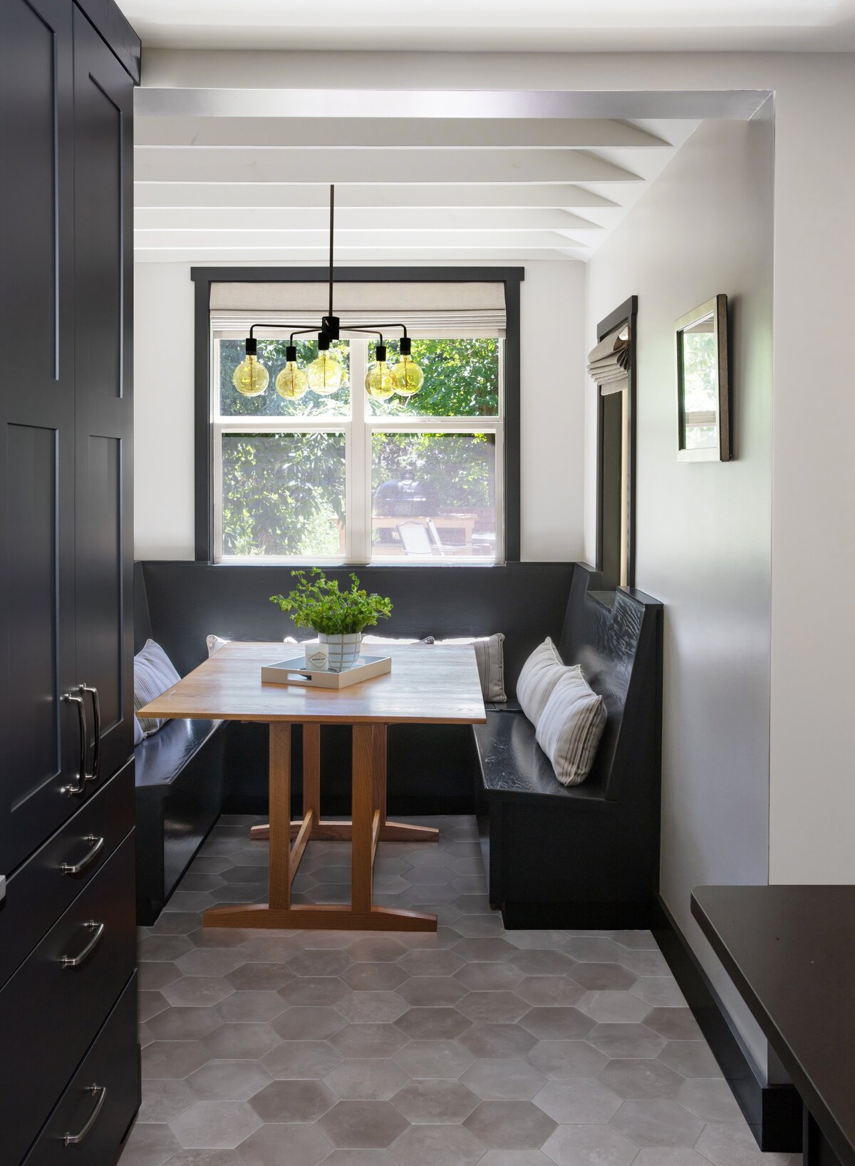 hello-home-modern-kitchen-breakfast-nook-built-in-seating-austin-1