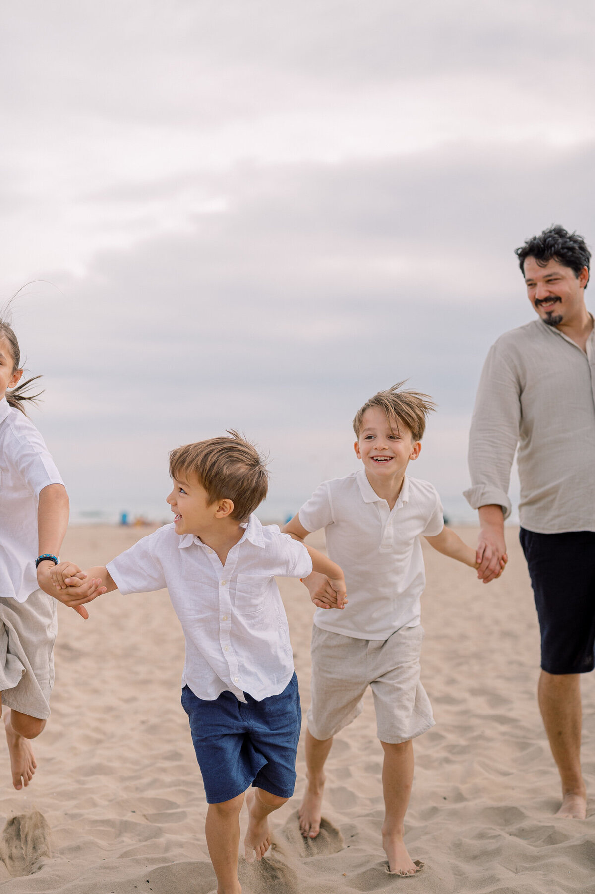 Family-Photographer-Valencia-Beach-Malvarrosa046
