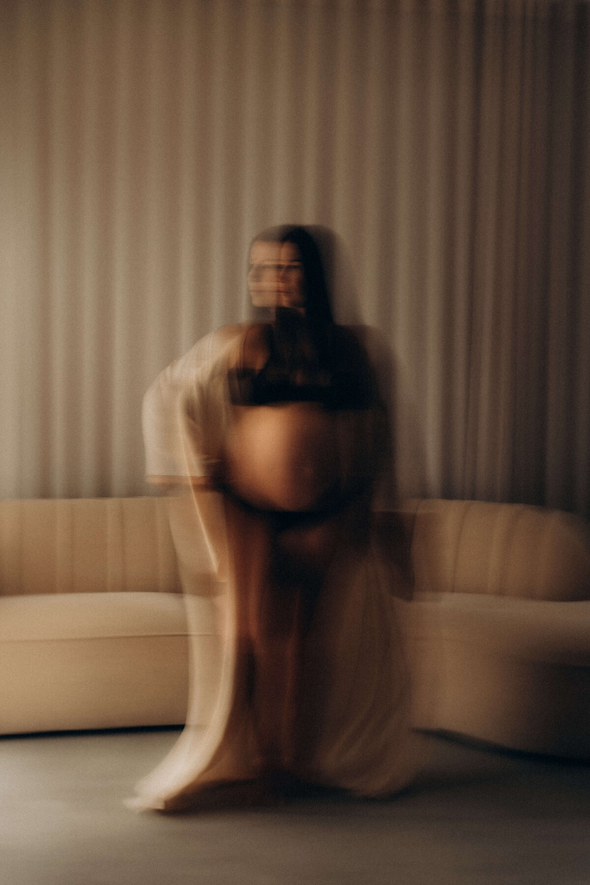 artistic-maternity-blur-portrait-sunshine-coast-photographer