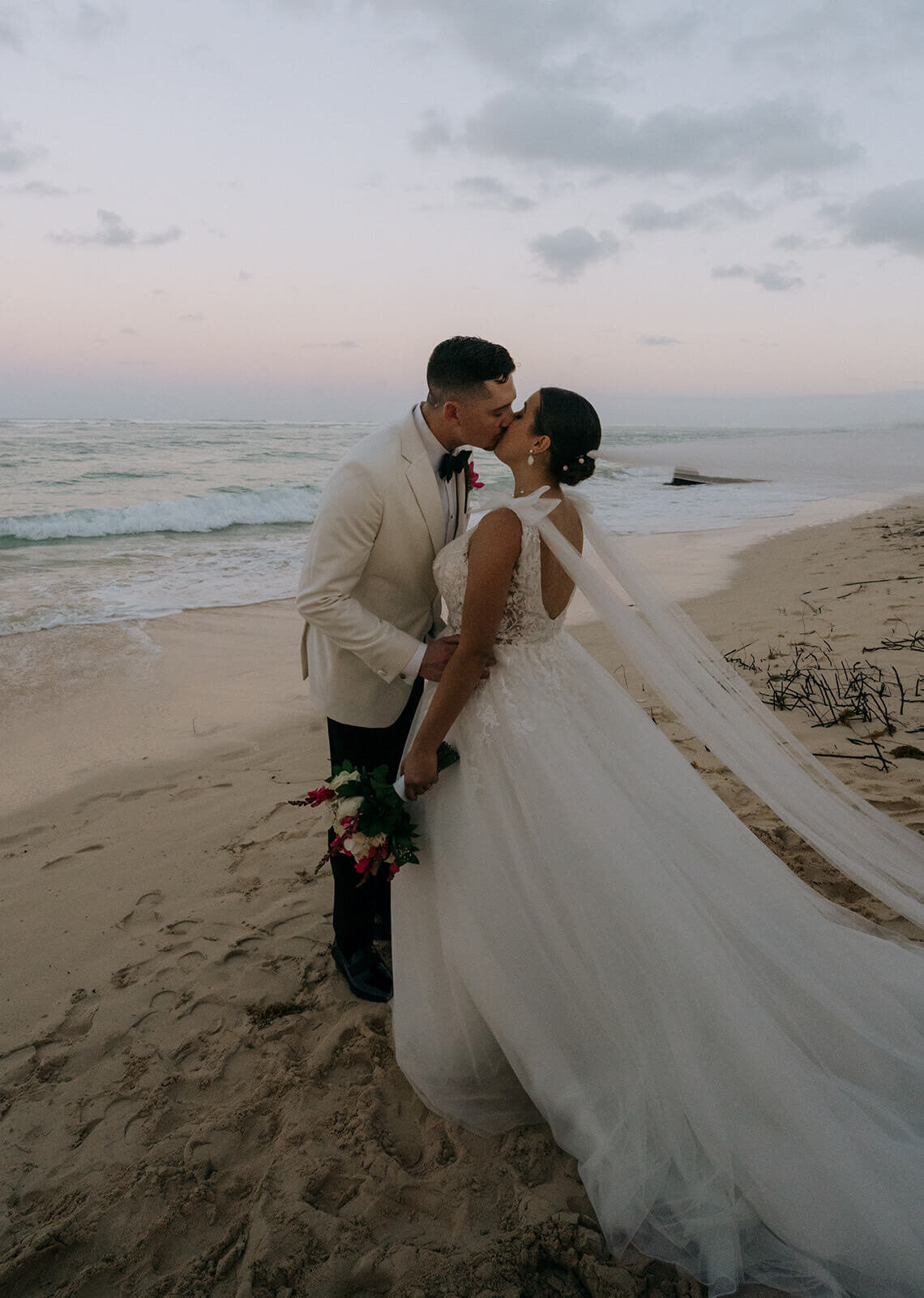 Wedding-session-near-the-ocean