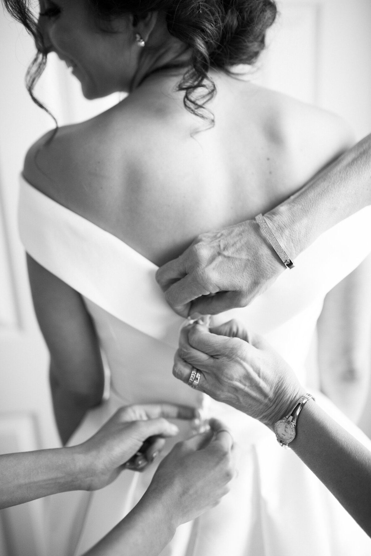 bride-detail-dress-helping-hands