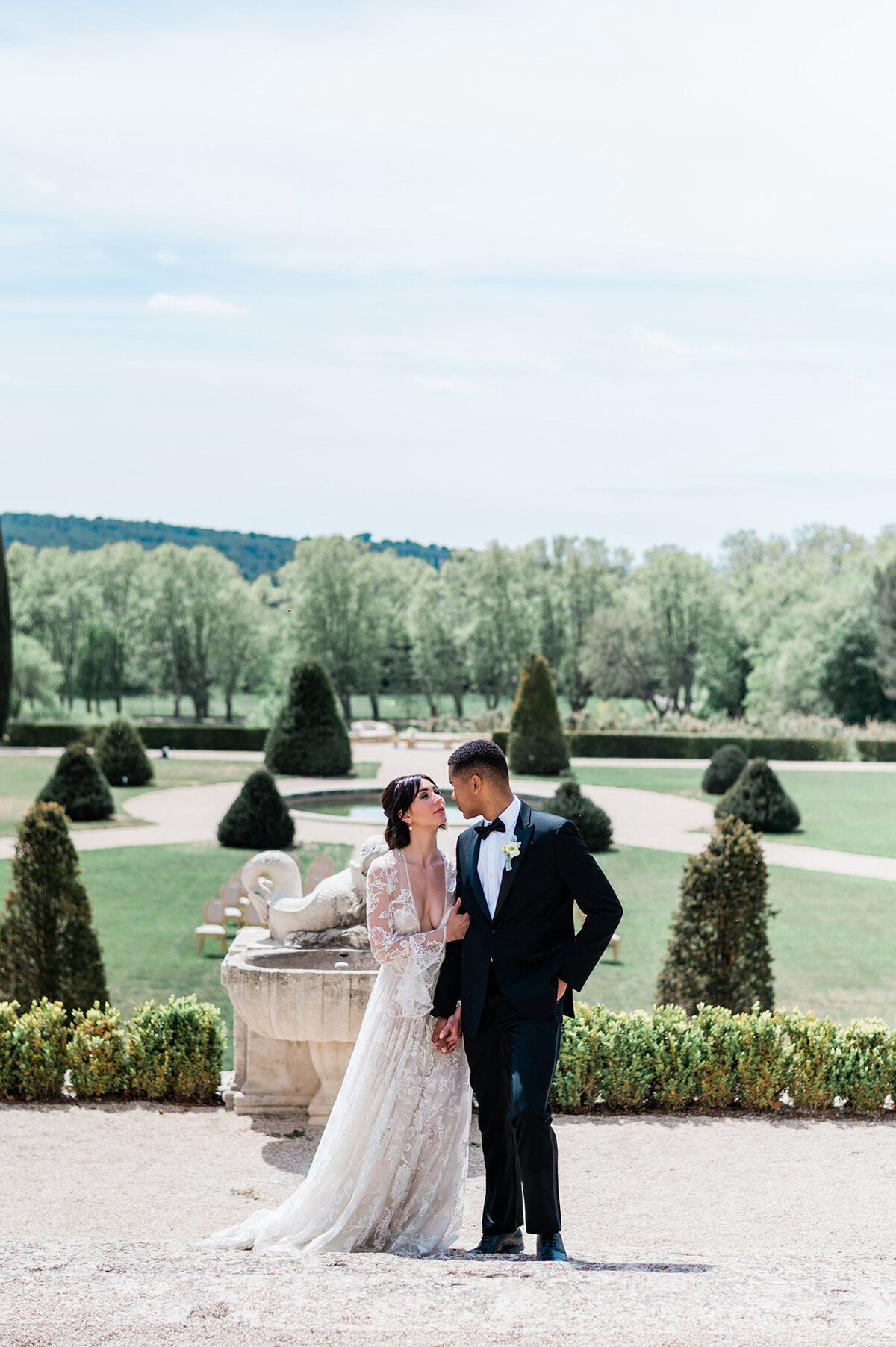 Elevate your wedding experience with the sophistication of fine art aesthetics in France. Amidst romantic settings, we blend luxury and artistry to capture your love's essence in every frame.