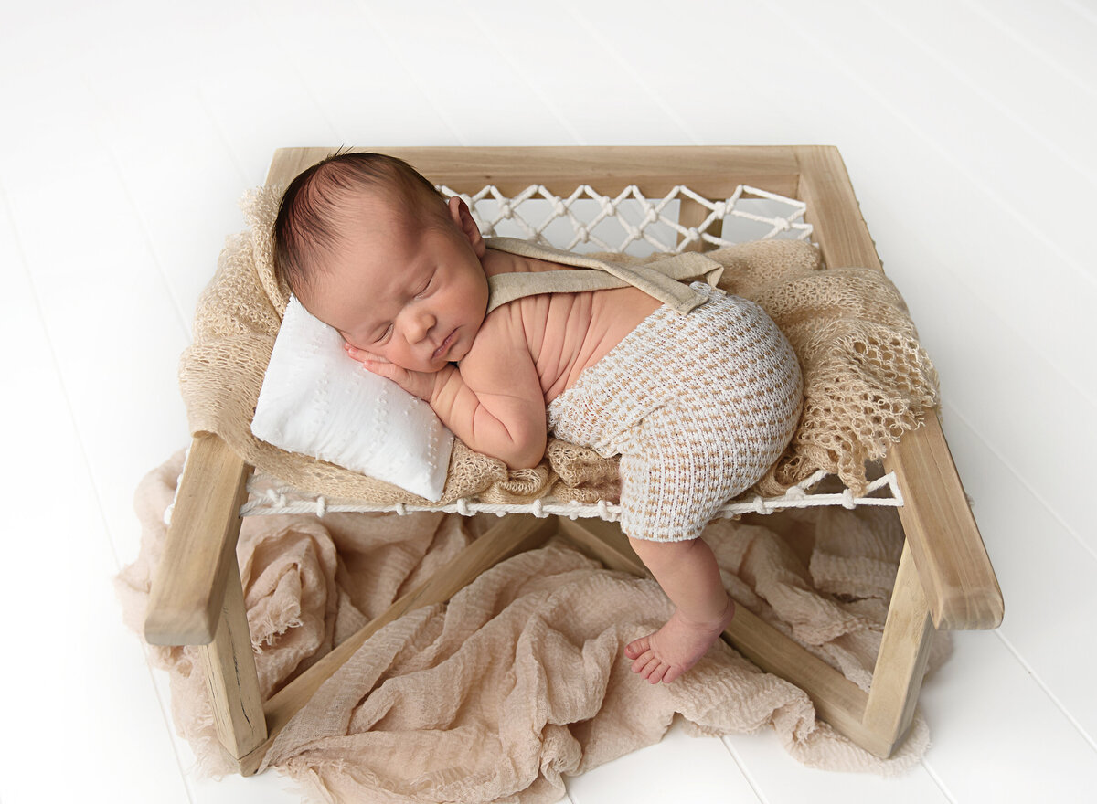 Best-affordable-simplistic-posed-newborn-keller-dfw-baby-newborn-photographer-7018p