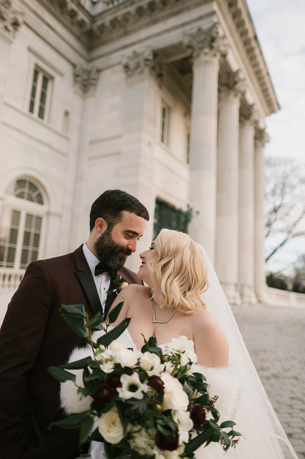 elegant-manor-wedding-stunning-bride-groom-jemima-richards-photography