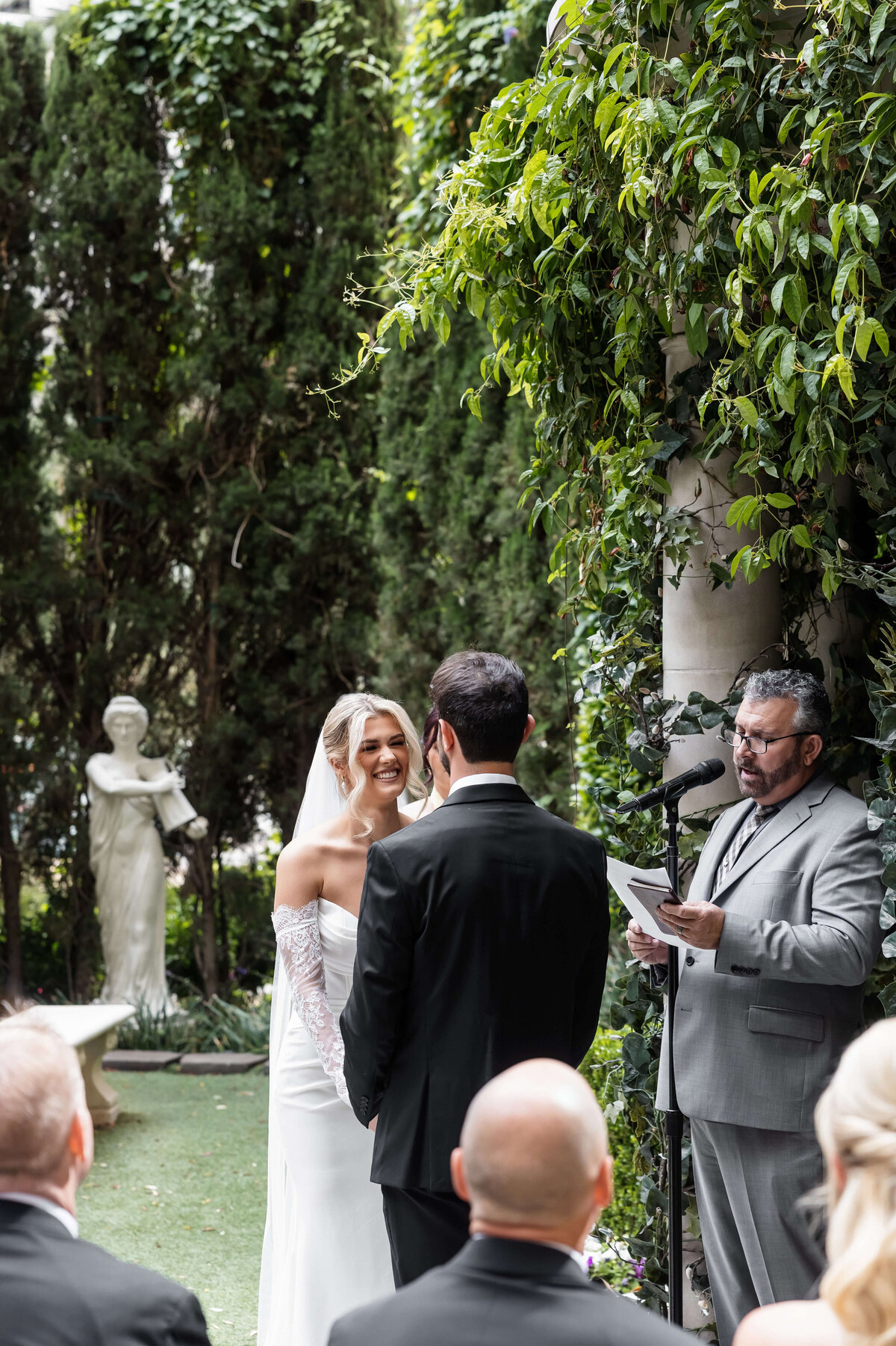 22_riskyexposure_maddie-noah_las-vegas-elopement-photography