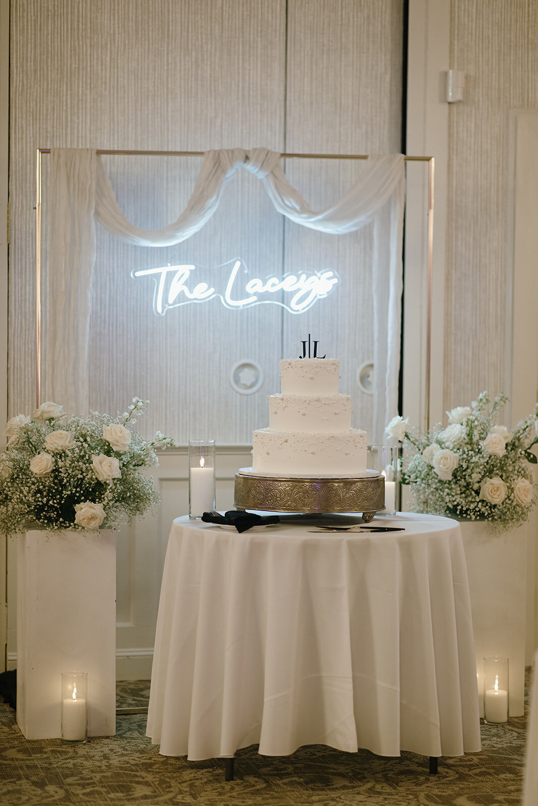 wedding-cake-at-saint-clements-castle