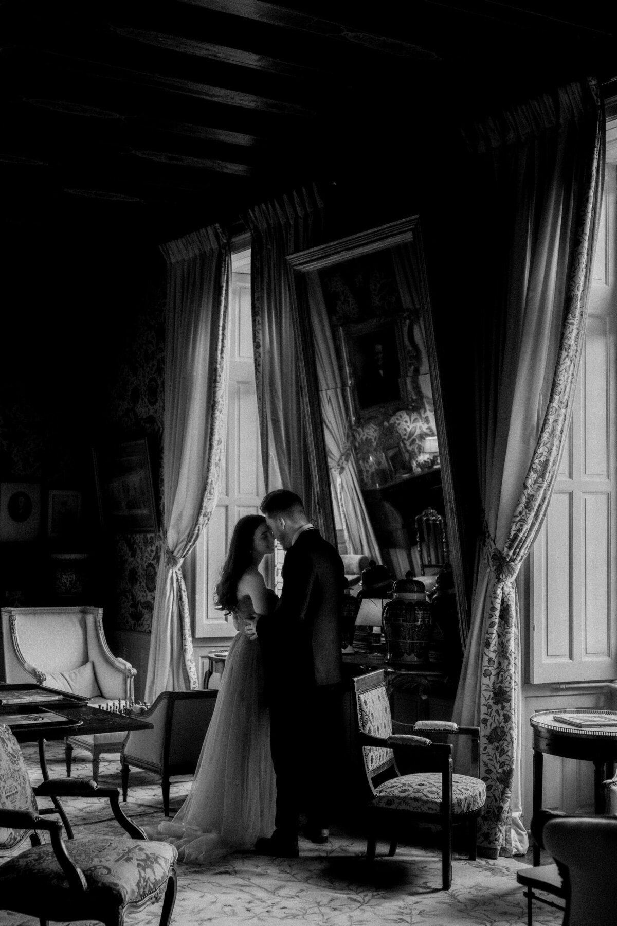008-Chateau-de-la-Bourdaisiere-Destination-Wedding-Elopement-Photographer-Paris-Cinematic-Editorial-Luxury-Fine-Art-Lisa-Vigliotta-Photography